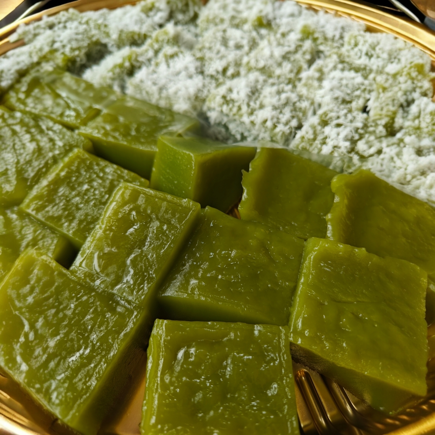 Premium Kueh Platter (Heritage Pandan Kosui 30 Pieces) 4 Heritage Pandan Kosui close up 2
