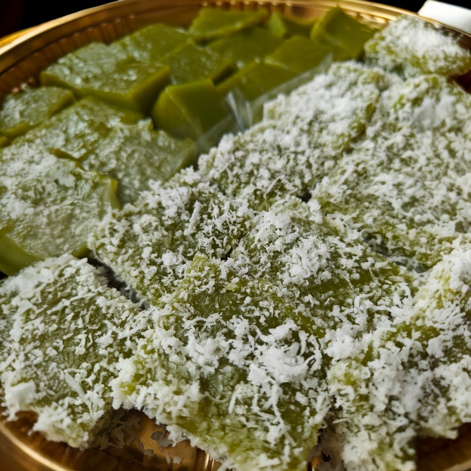 Premium Kueh Platter (Heritage Pandan Kosui 30 Pieces) 3 Heritage Pandan Kosui close up 3